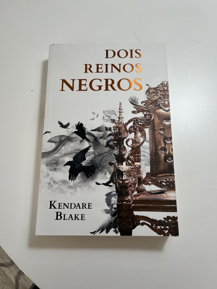 Livros da coleção “Três Coroas Negras”