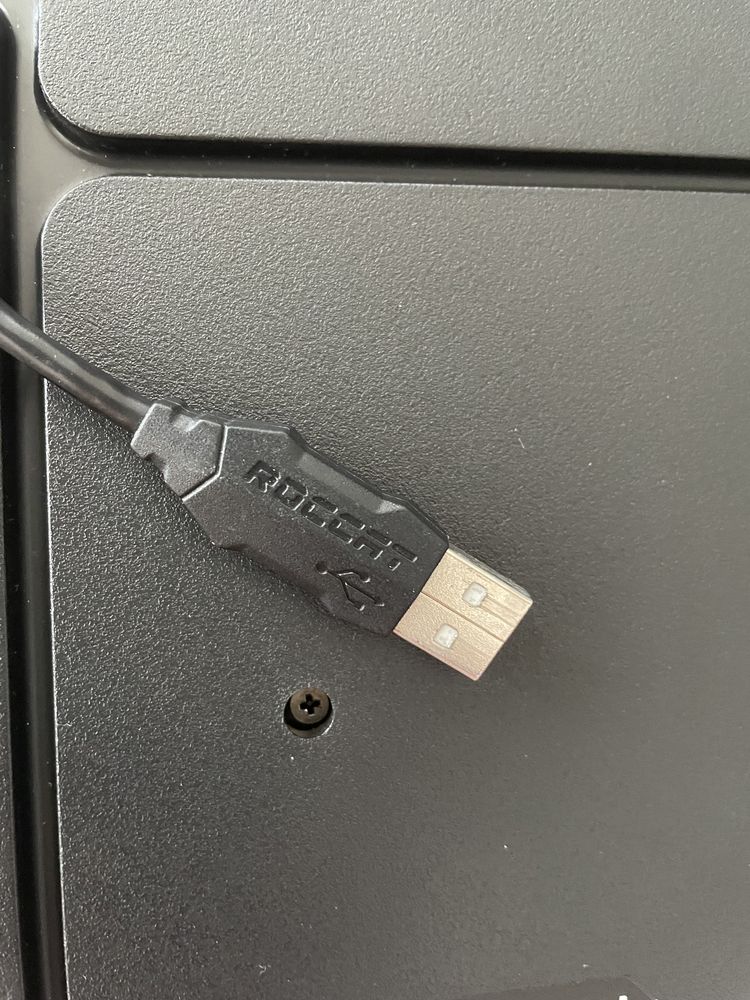 Roccat ROC-12-721 klawiatura przewodowa USB