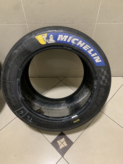 Dekoracja - opona michelin pilot sport stolik itp