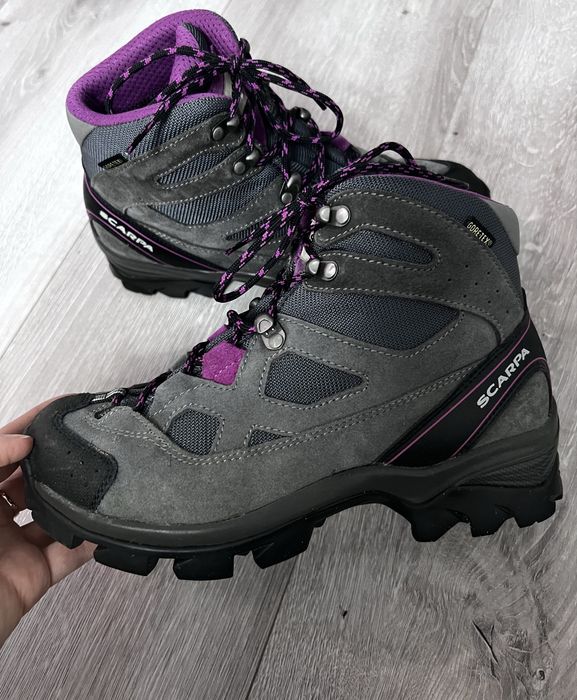 Трекінгові черевики