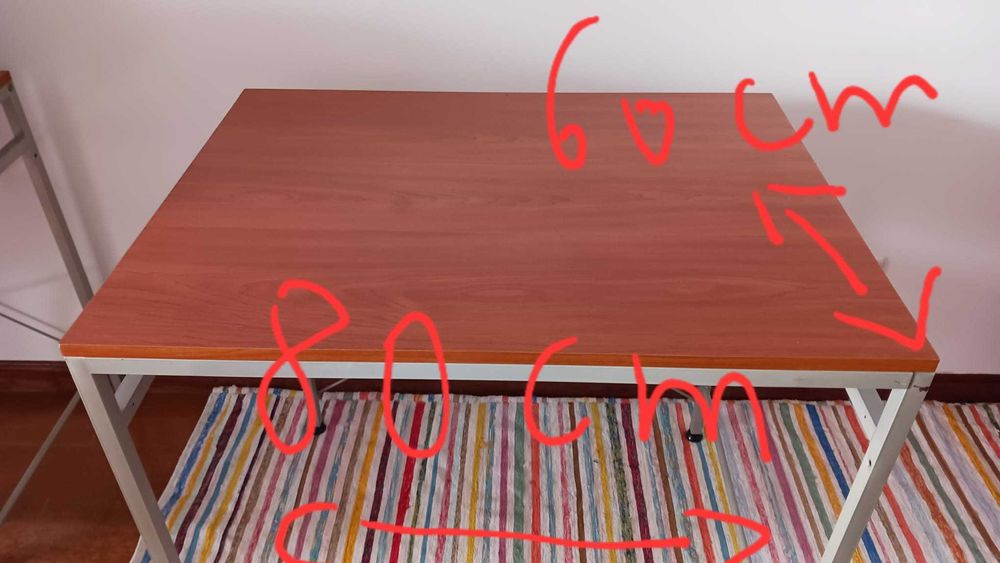 Conjunto de 3 secretárias. 80(l)x60(p)x75(a)