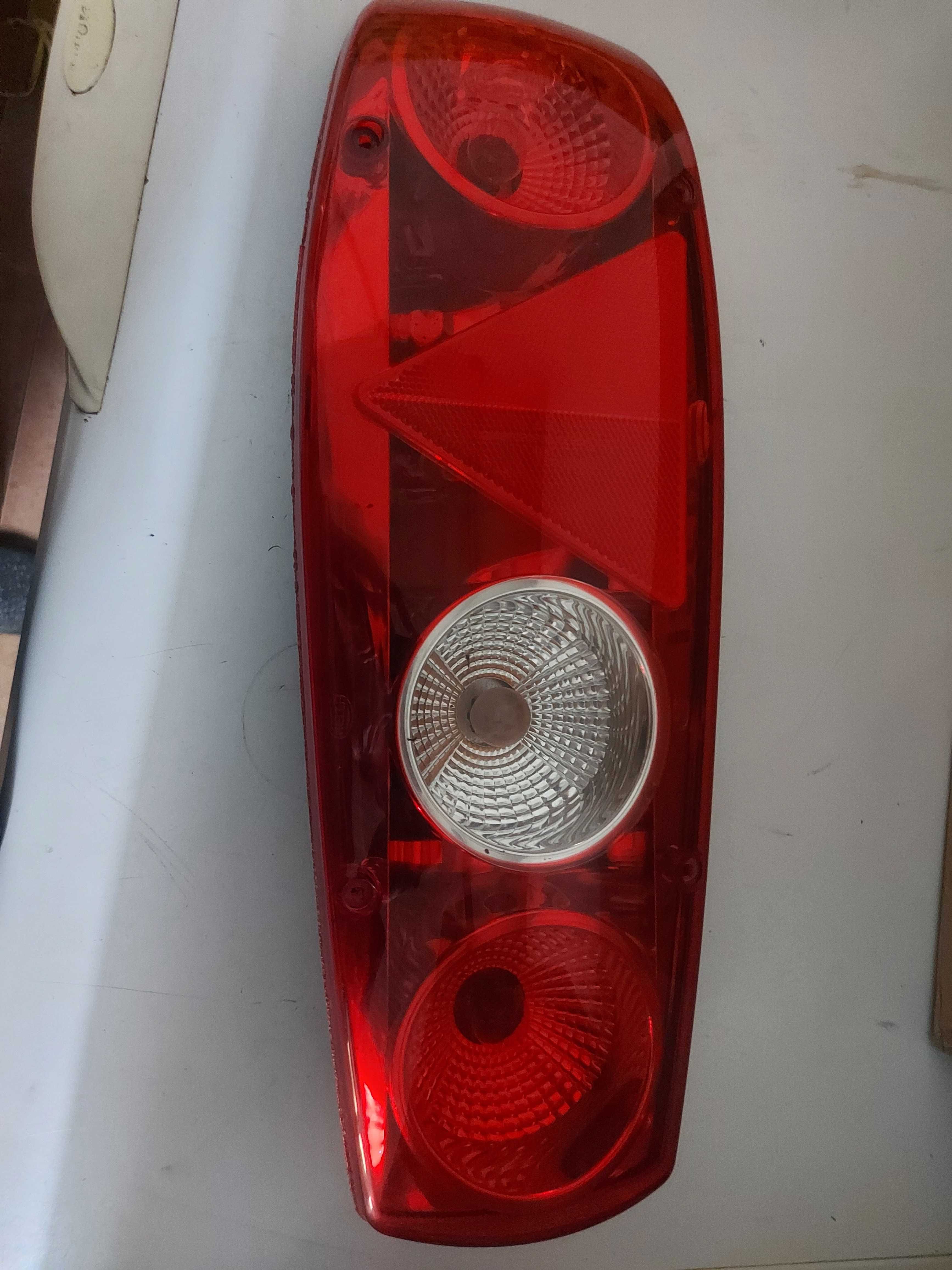 Vendo farol de trás de autocaravana Citroën