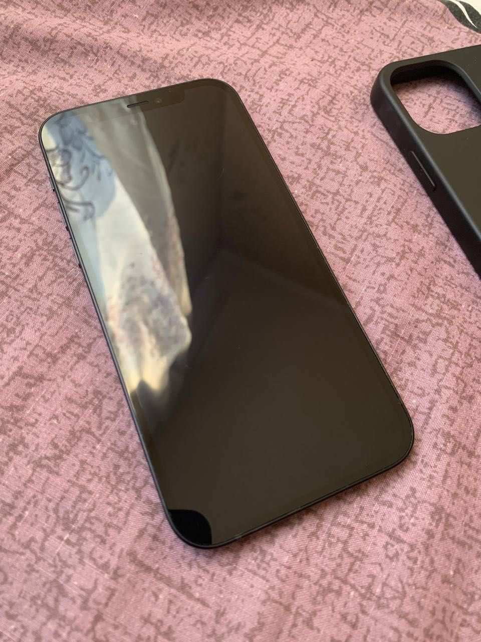 Продам iPhone 12 256