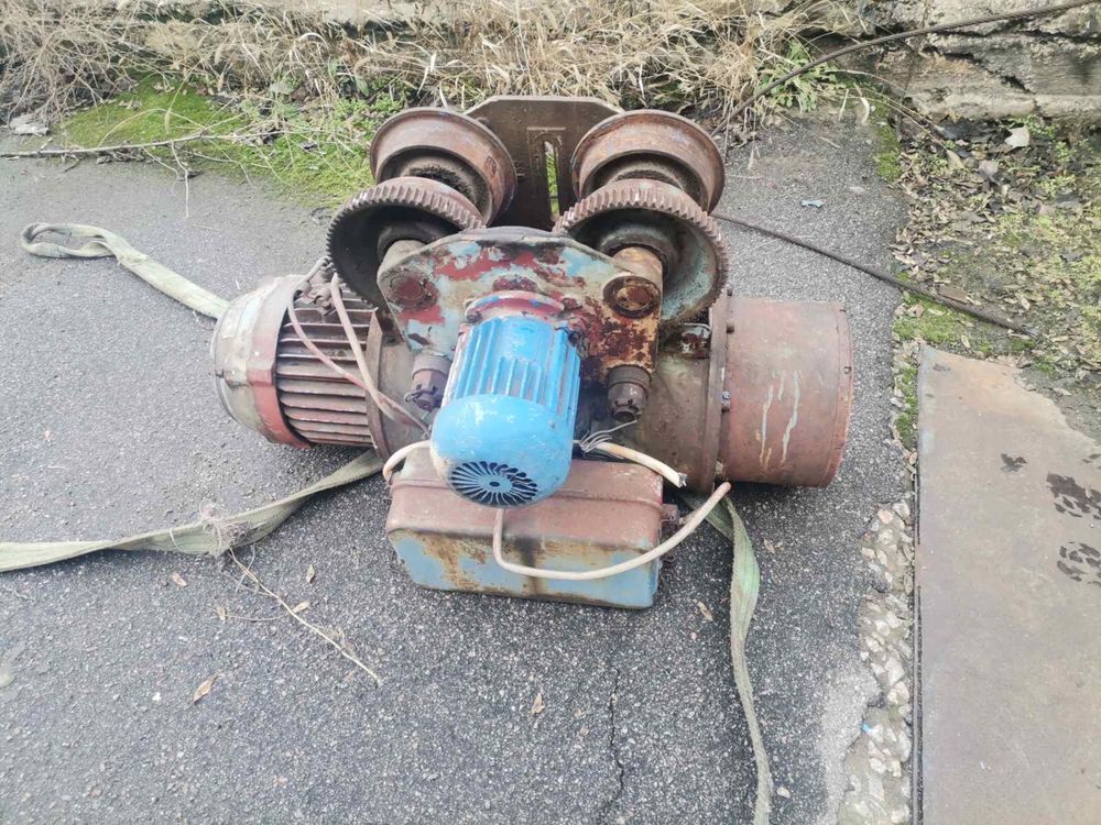 Продам тельфер болгарский 2 тонн