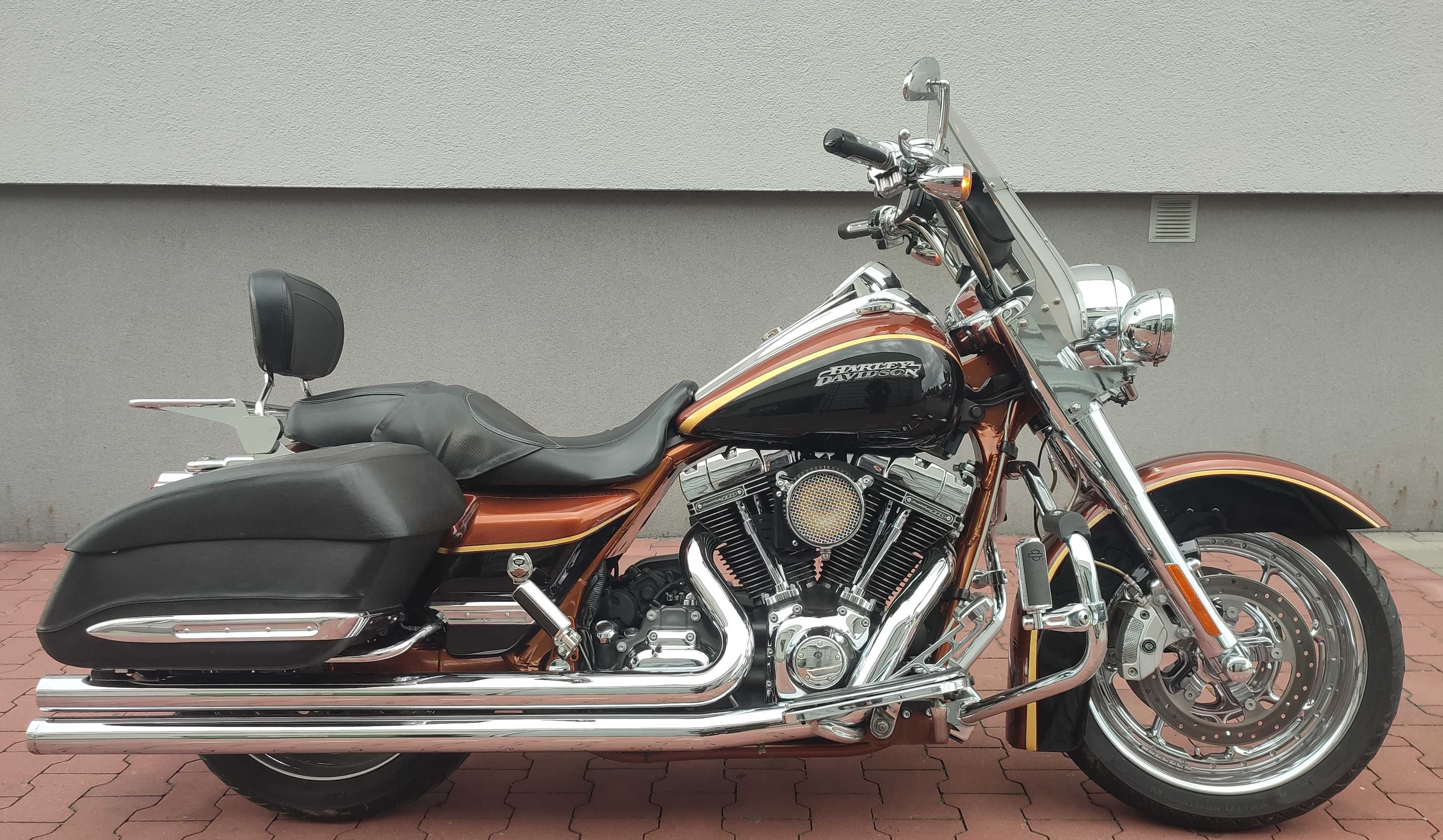 Harley Davidson Road King CVO 110 Screamin' Eagle  105th anniversary