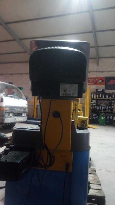 Maquina de equilibrar pneus