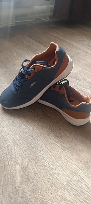 Чоловічі кросівки 43(28)