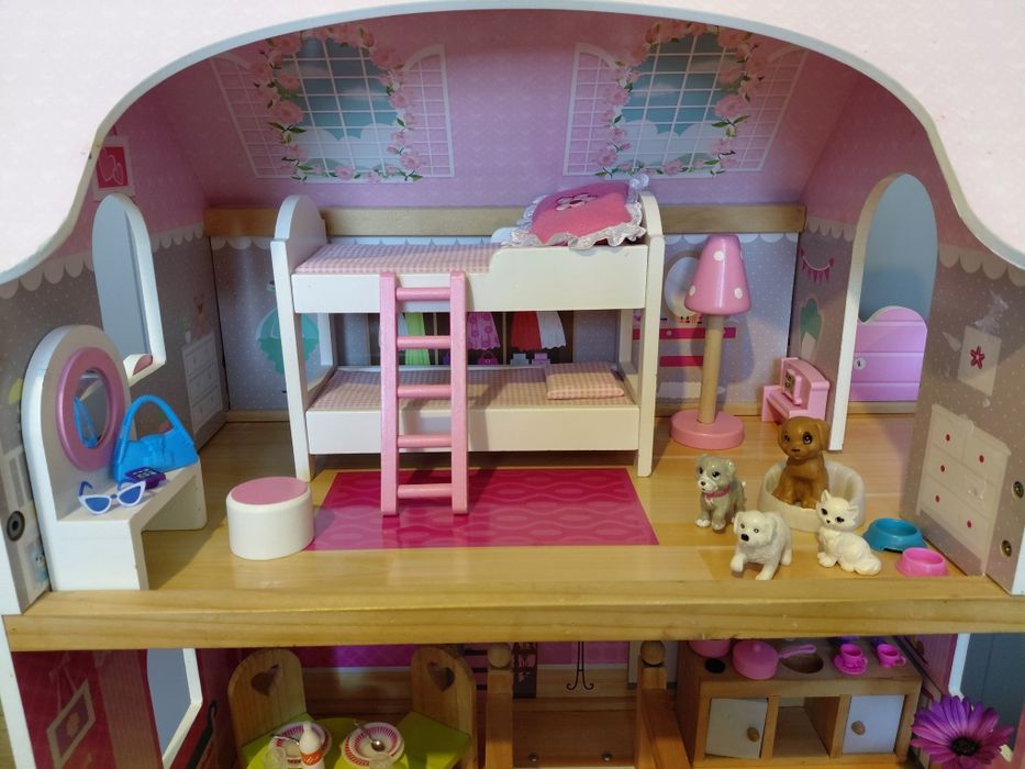 Drewniany domek barbie.