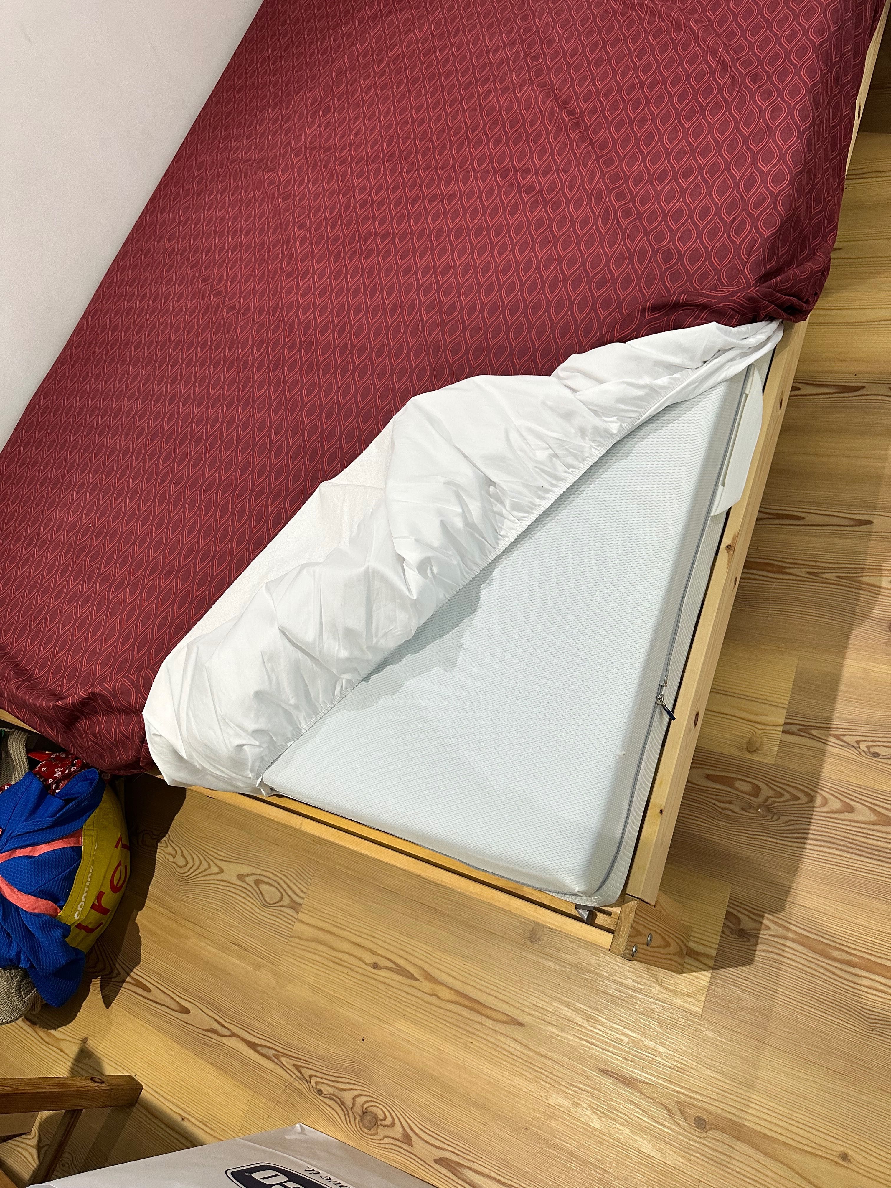 Cama Casal IKEA Neiden 200x140 + Colchão EMMA One [USADO]