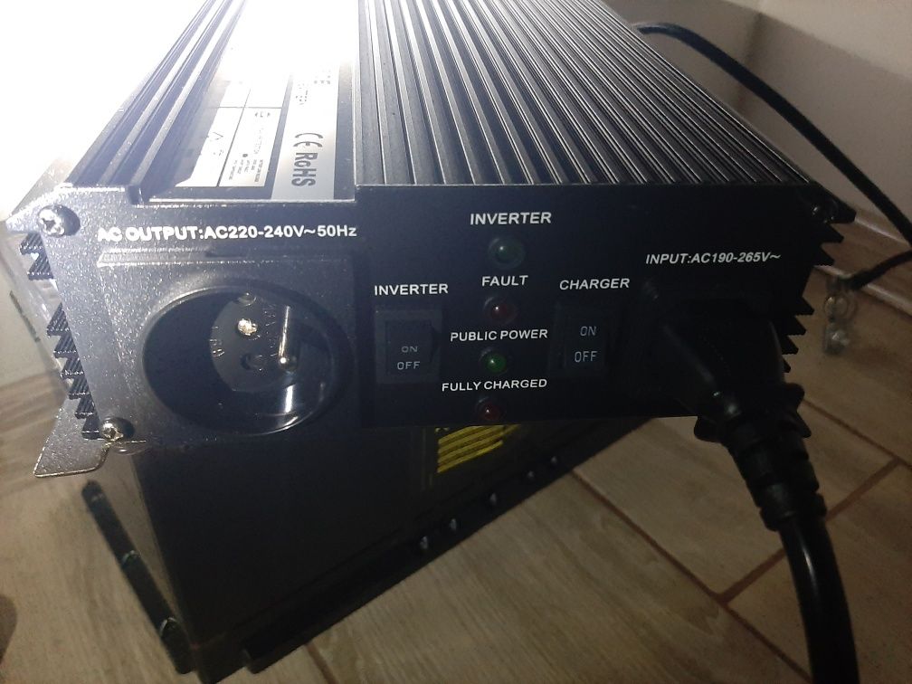 Інвертор з зарядним 1200 W.