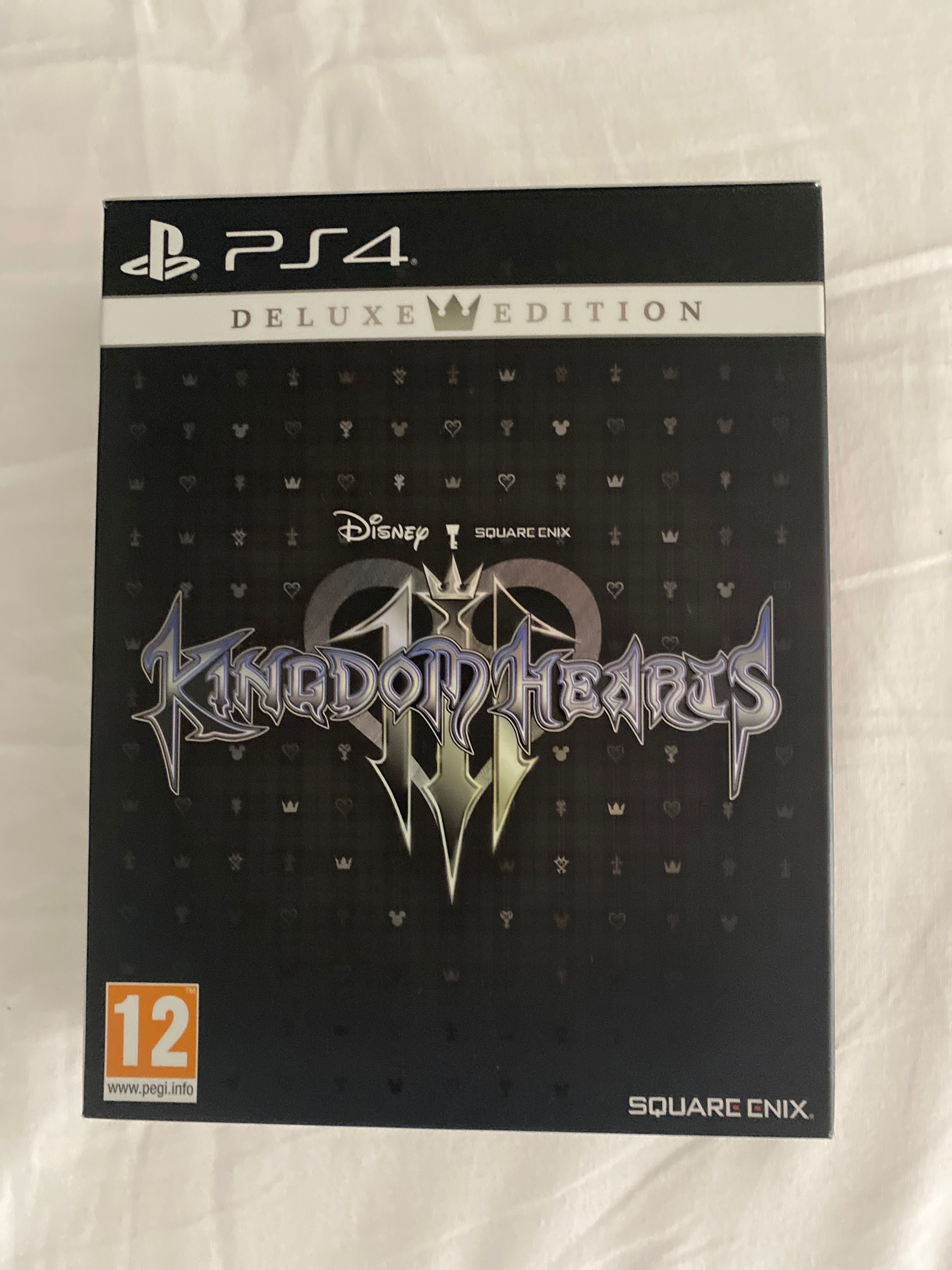 Kingdom Hearts 3 Deluxe Edition + Figura Riku e 2 Keyblades