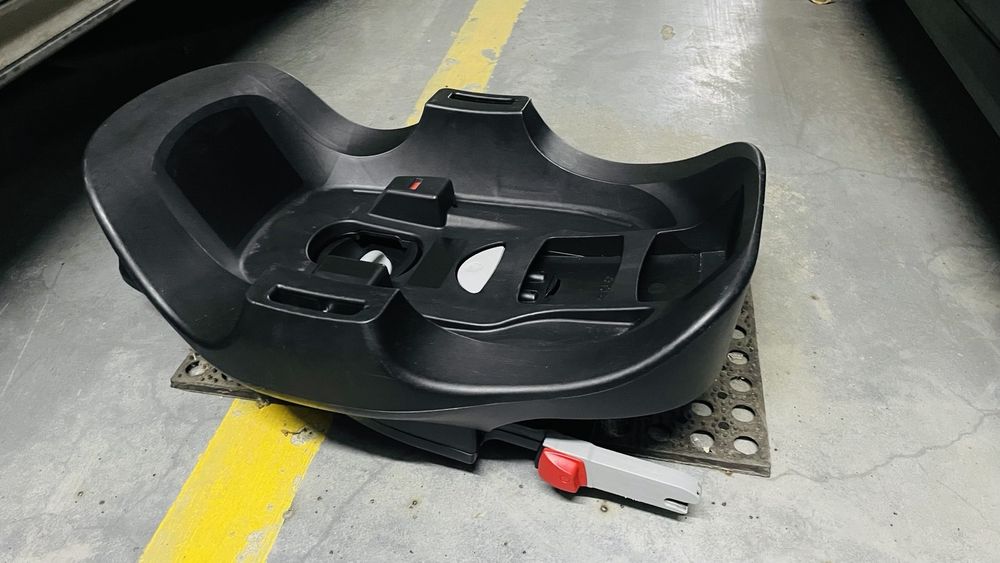 Автокрісло + База/Платформа Britax Romer Baby Safe i-Size Germany