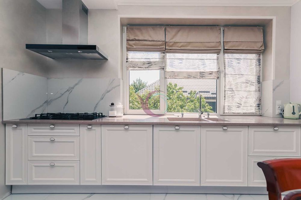 3-х поверховий будинок з ремонтом та власним подвір’ям в с. Крихівці