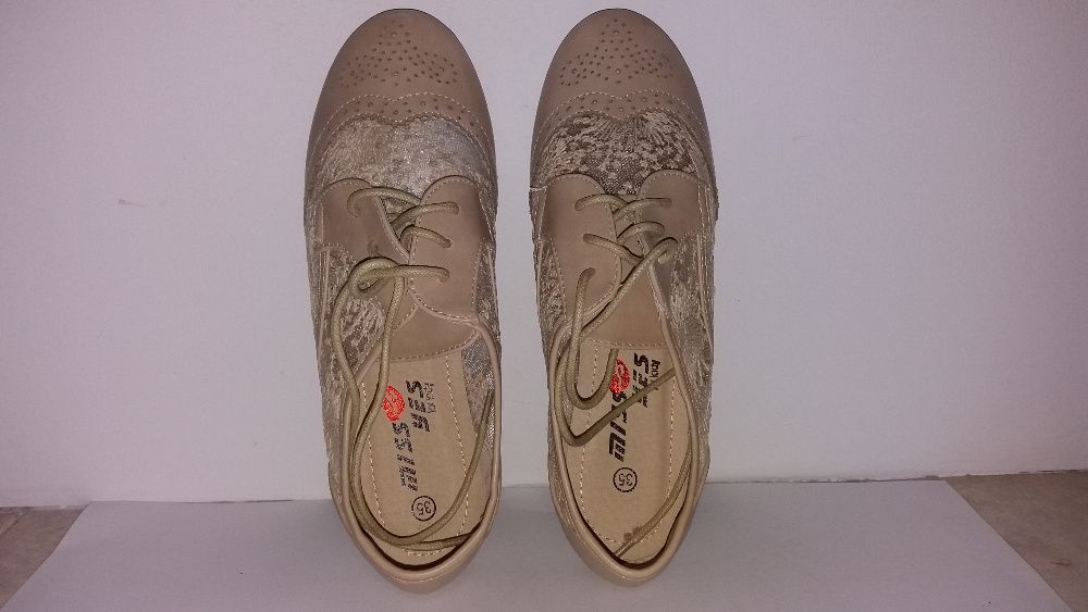 Sapatos de menina creme com renda de cerimónia tamanho 35