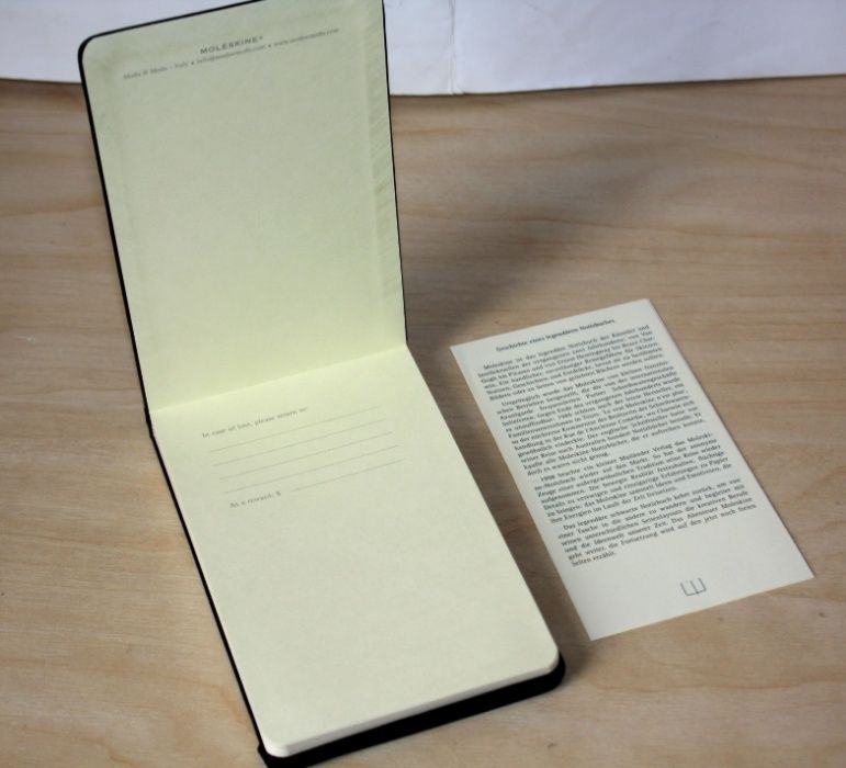 Ручка Pelikan и легендарный черный блокнот Moleskine - лучший подарок!