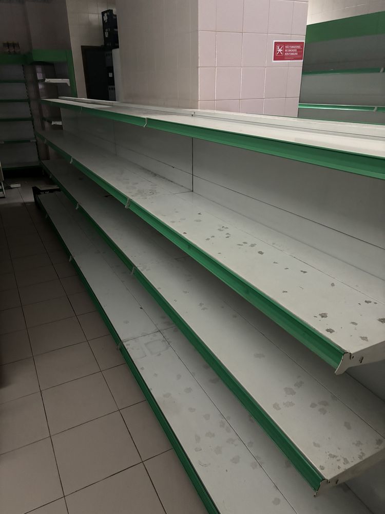 Prateleiras de vários tamanhos