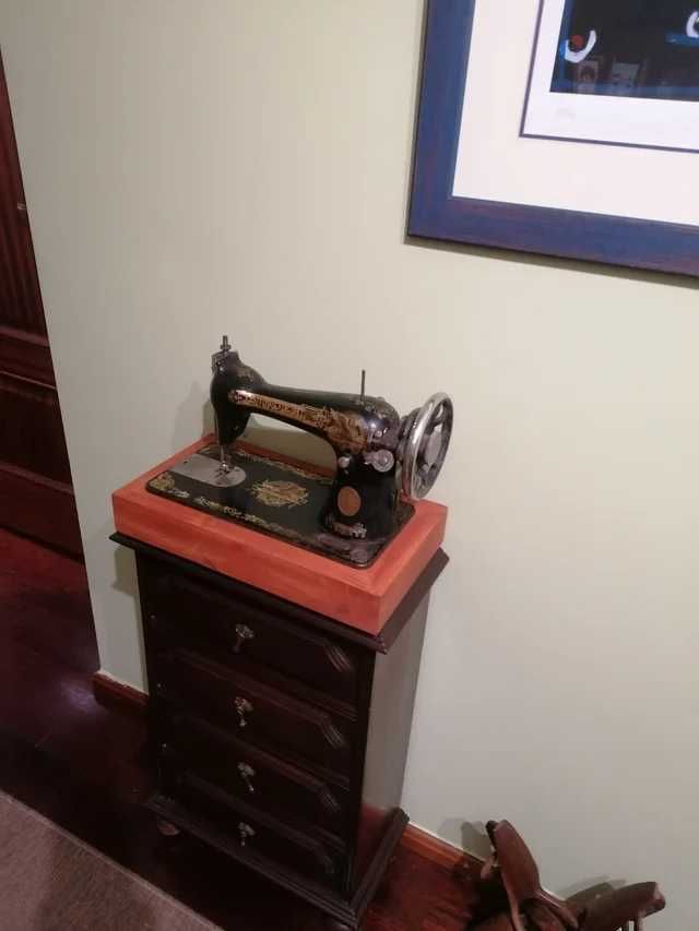 Máquina de Costura Singer