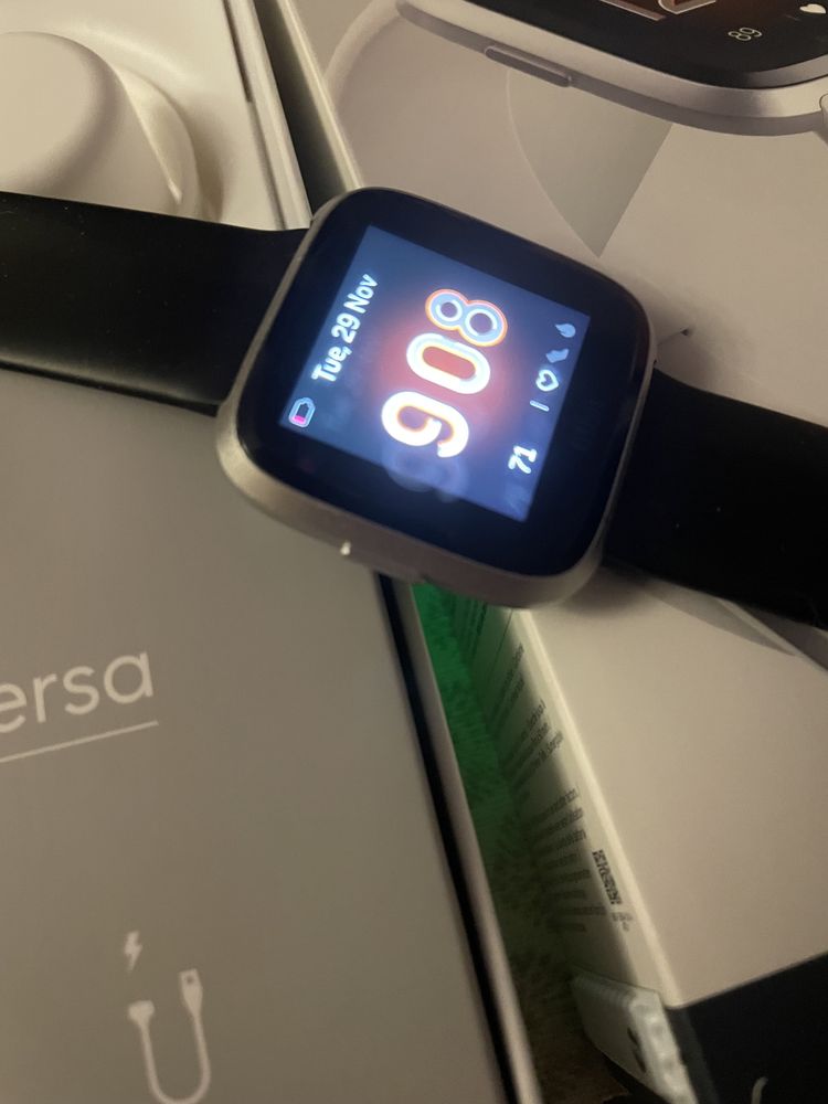 Relógio Desportivo FITBIT Versa Lite com ofertas