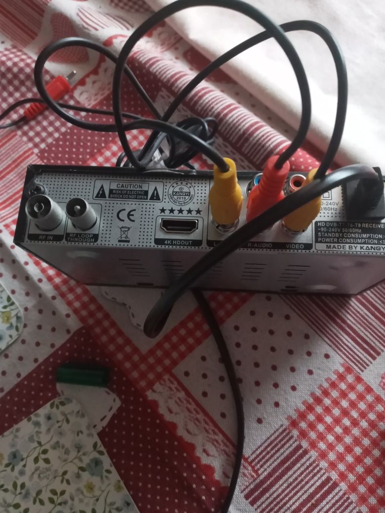 Приставка тюнер Т9