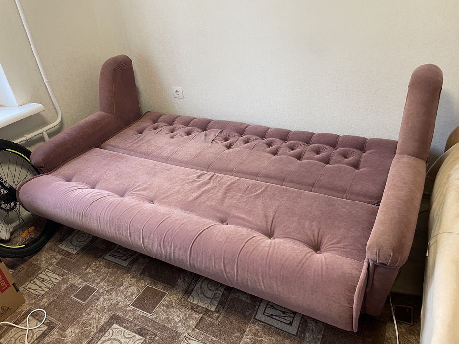 Диван в хорошому стані
