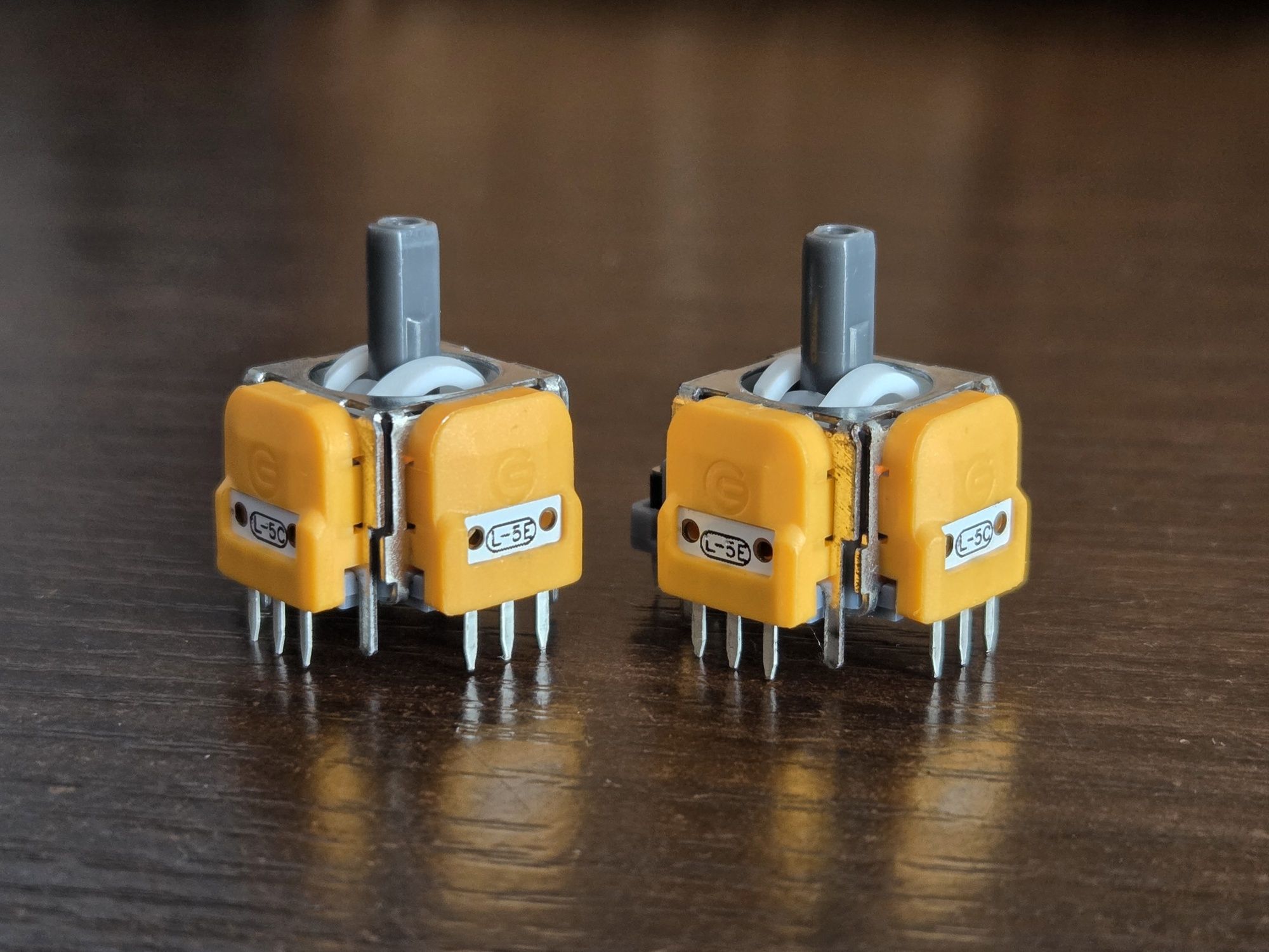 [PS5 DUALSENSE] Analogi Hall Ginfull V6 2 SZTUKI
