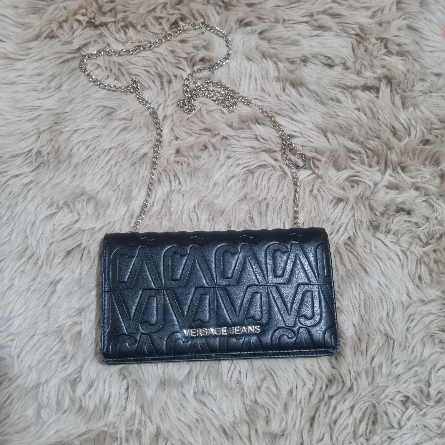 Versace mała torebka ze złotym łańcuszkiem 19x11 cm czarna listonoszka