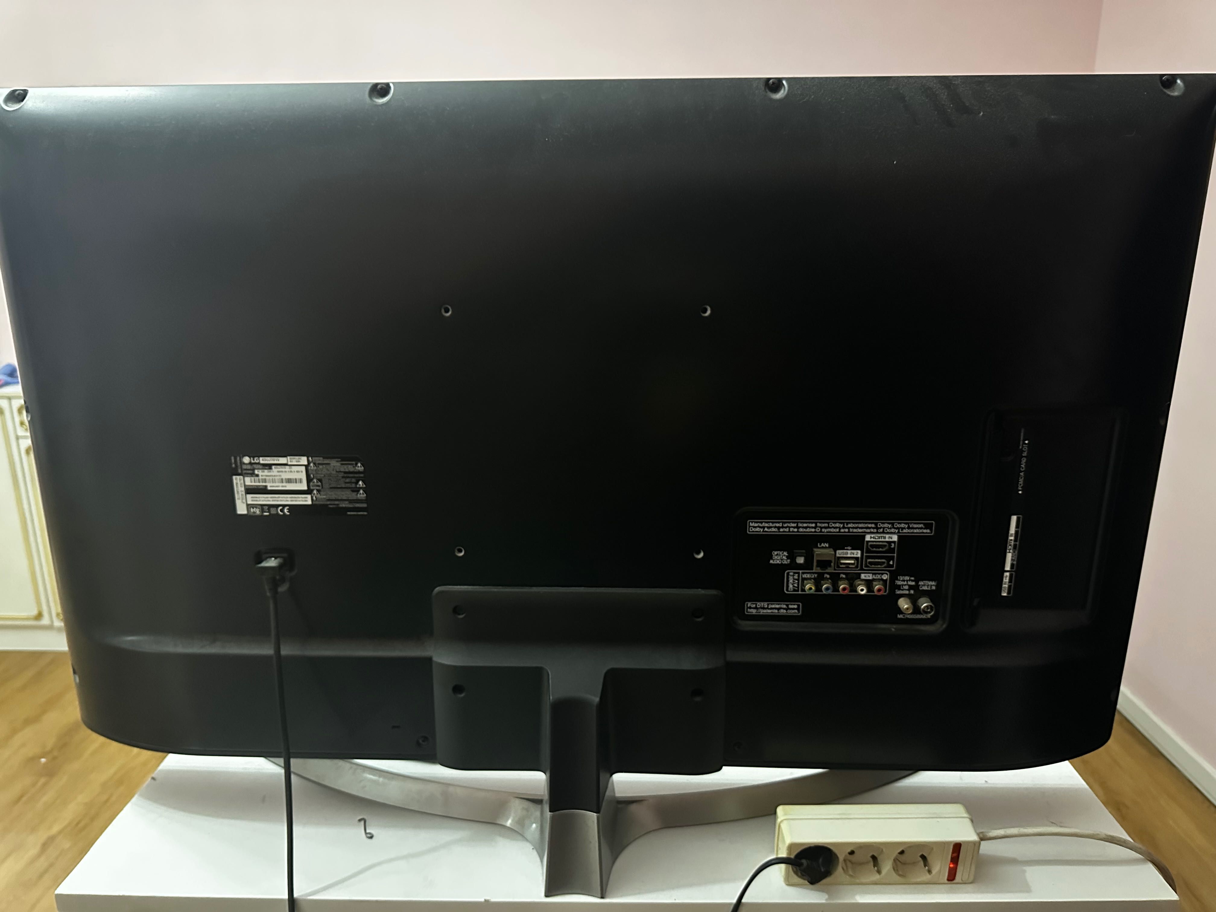 Televisão LG 43UJ701V