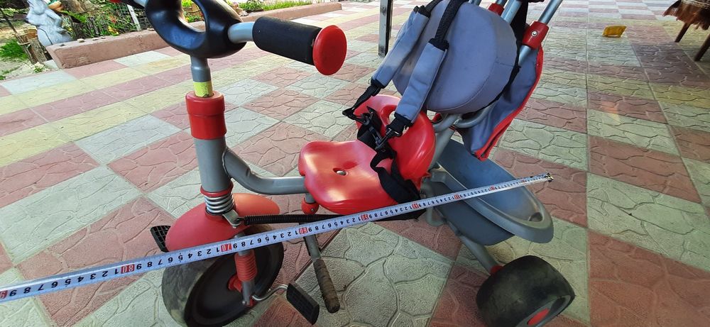 Триколісний велосипед.