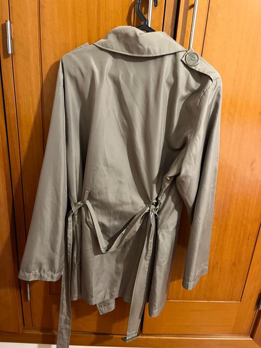 Gabardina nova sem etiqueta
