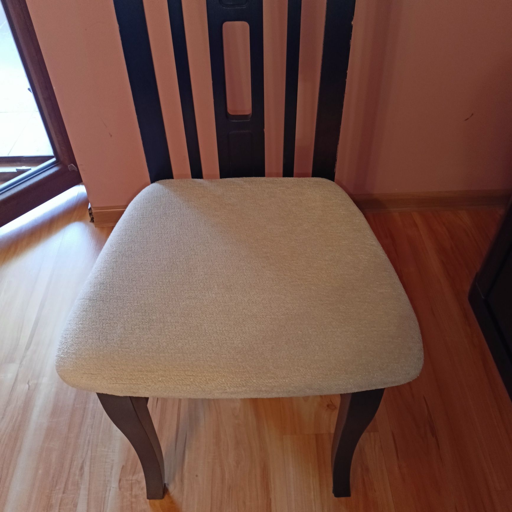 Krzeslo drewniane (6 sztuk)