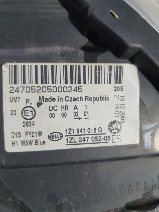 Фара права, ліва Skoda Octavia a5 рест лінза ксенон адаптивний