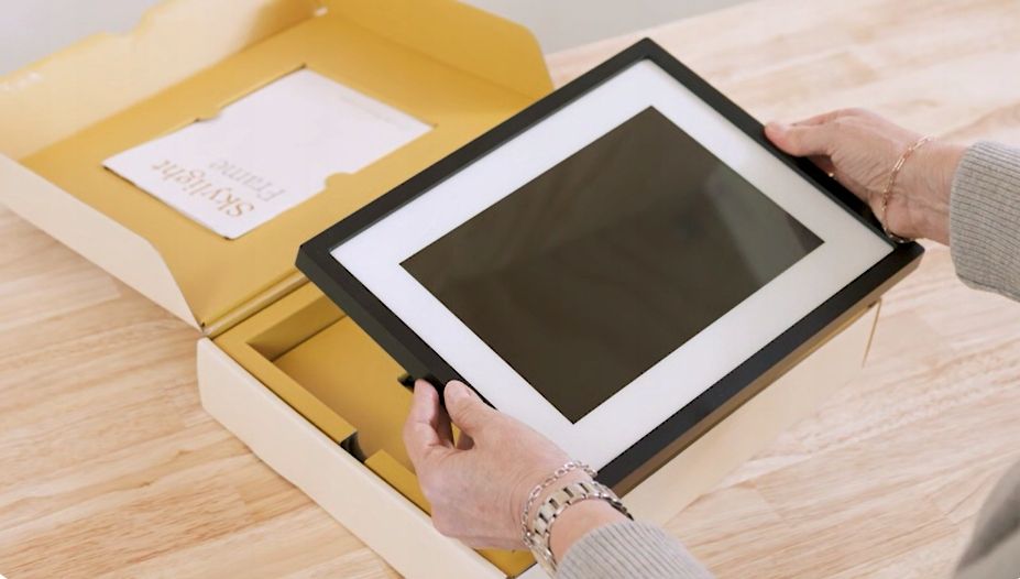Cyfrowa ramka na zdjęcia,  Skylight FrameWiFi 10" dotykowy