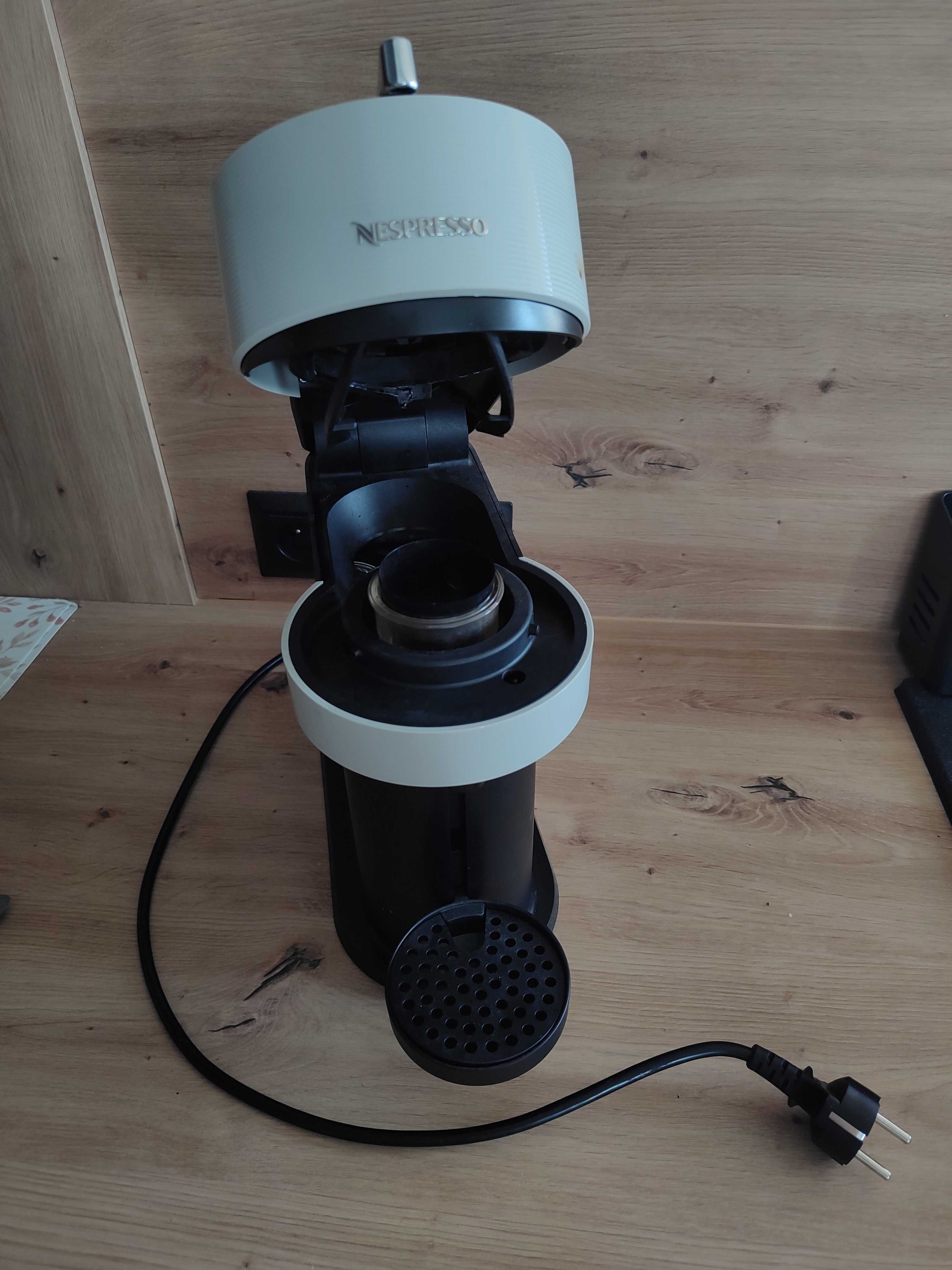 Sprzedam Ekspres kapsułkowy DeLonghi Nespresso Vertuo Next ENV120.GY