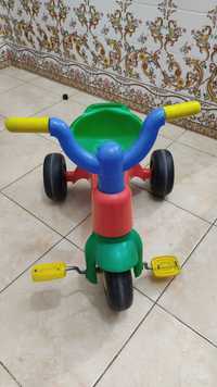Triciclo para criança e outros brinquedos