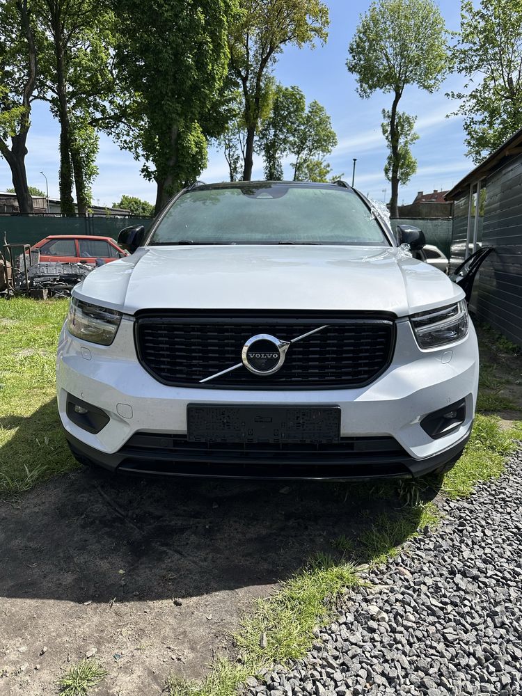 Volvo XC40 Plug IN R Design 2020r