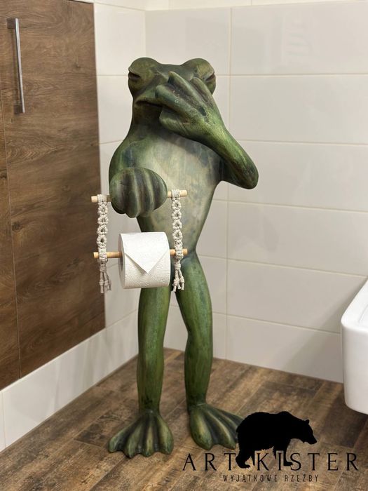 Drewniane rzeźby – wyjątkowe stojaki na papier toaletowy