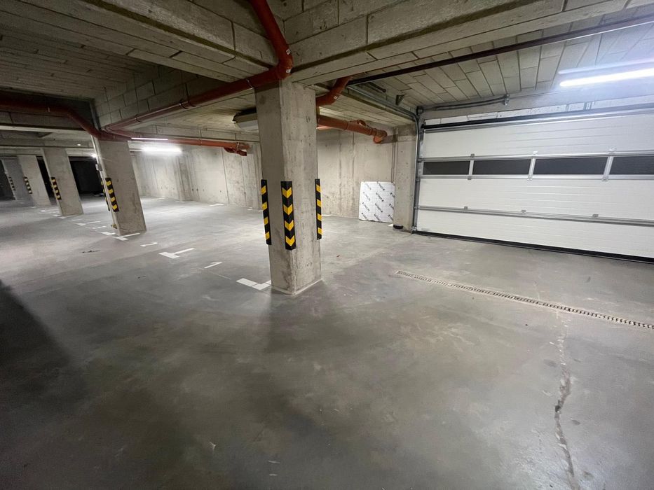 Wynajmę miejsce postojowe w hali ul. M.Pawlikowskiej-Jasnorzewskiej