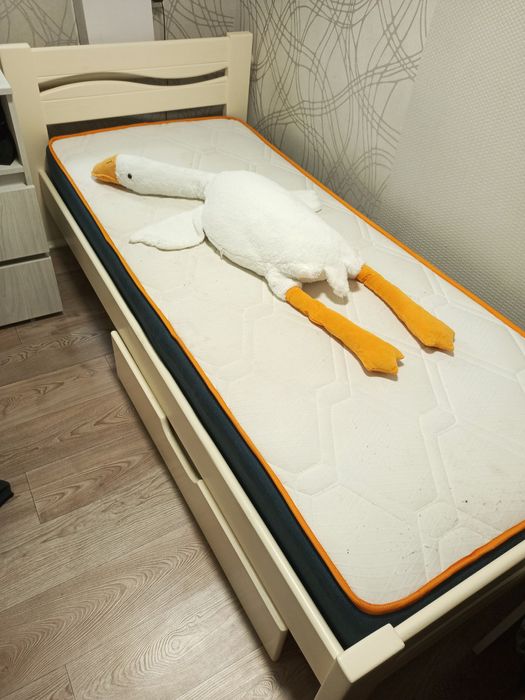 Кровать с дерева