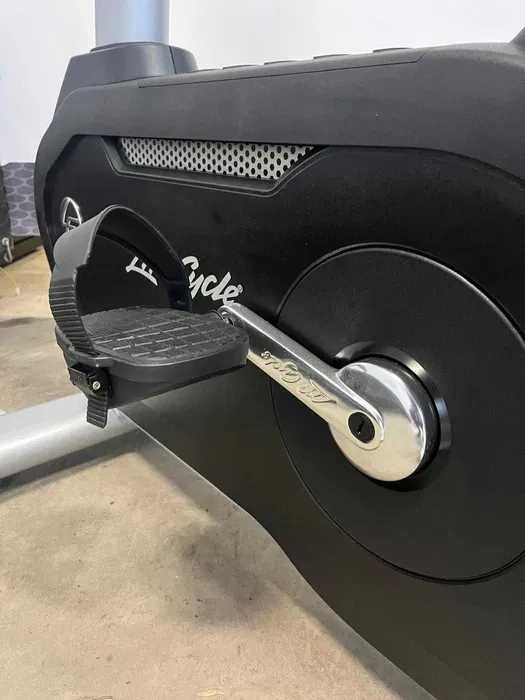 Rower Pionowy Life fitness Integrity console X POWYSTAWOWY, JAK NOWY!