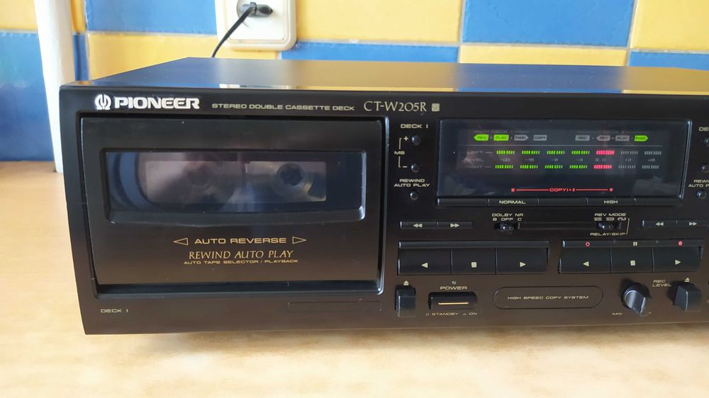 Кассетная дека Pioneer CT-W205R
Double Cassette Deck (1996)