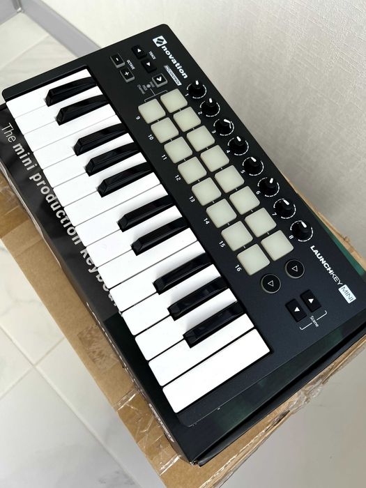 MIDI-клавіатура Novation Launchkey Mini MK2