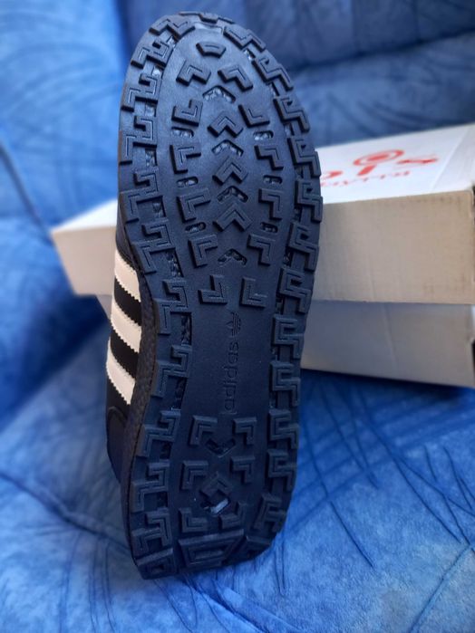Акція знижка кросівки чоловічі шкіряні чорні adidas retropy