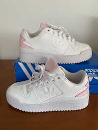 Tenis branco e rosa adidas Novos