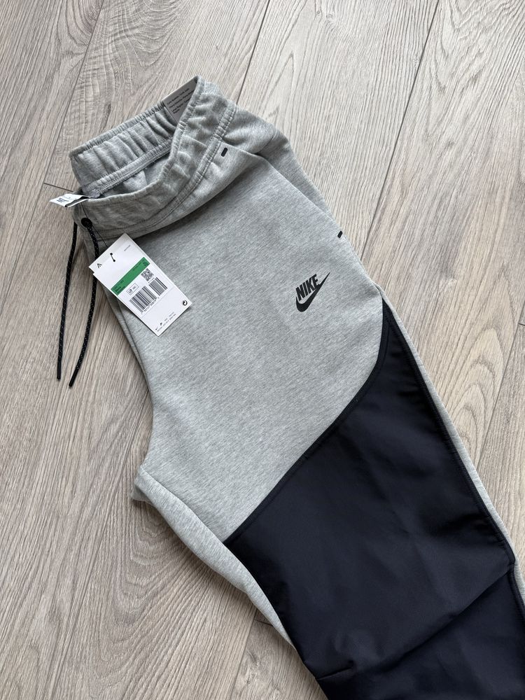 Штаны Nike Tech Fleece
