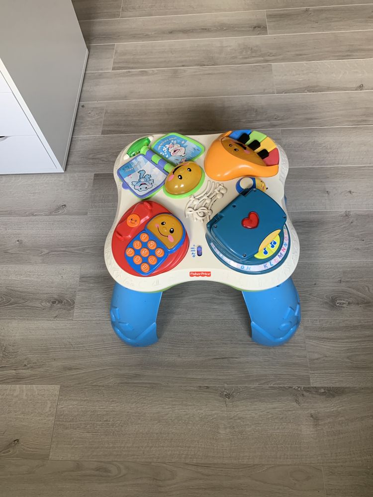 Interaktywny stolik fisher price