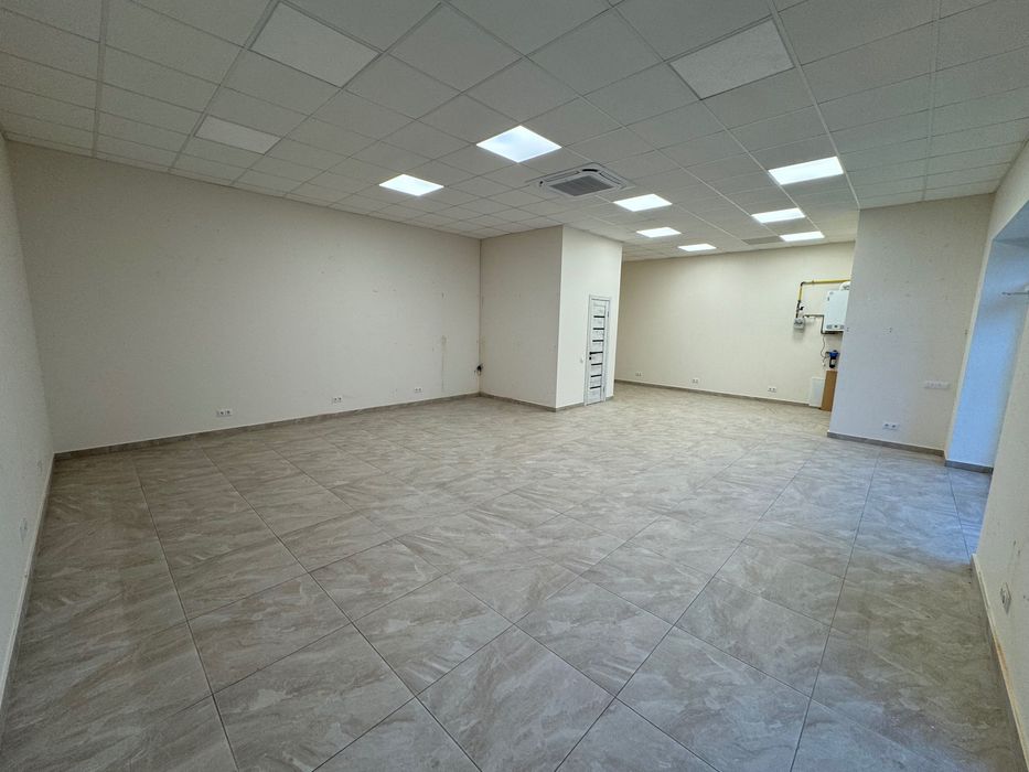 Продам комерційне приміщення в новобудові в центі міста власник