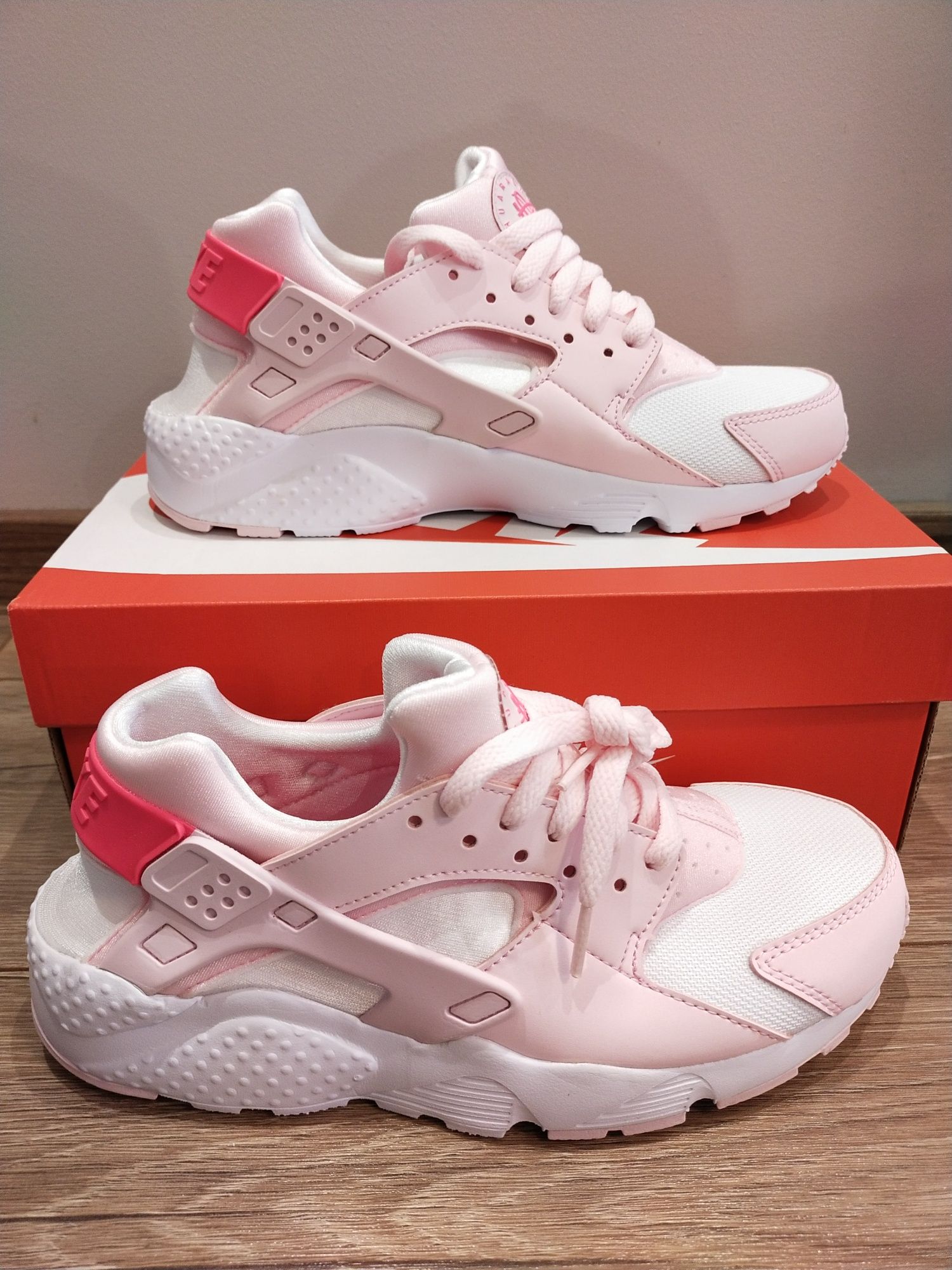 Damskie buty Sneakersy różowe Nike Huarache Run, rozmiar 39