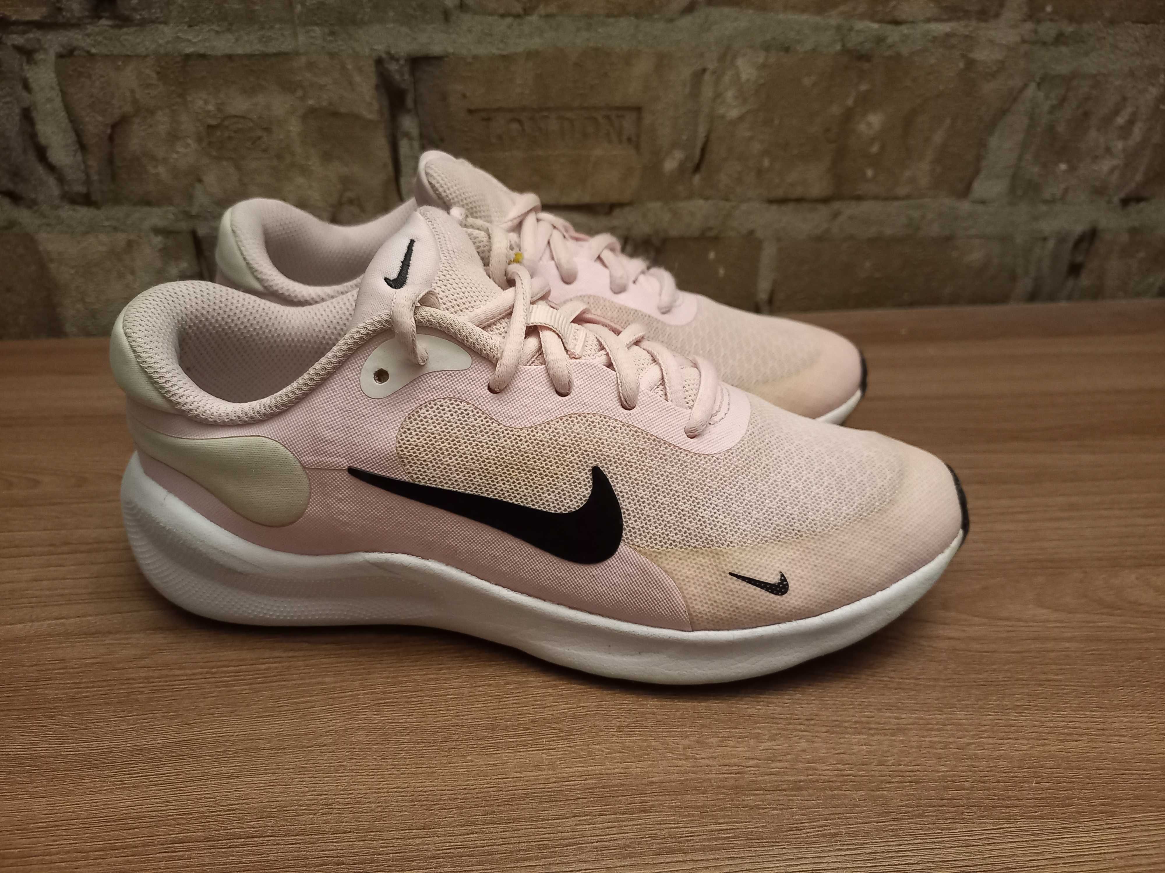 Детские кроссовки для девочки Nike Revolution 7.