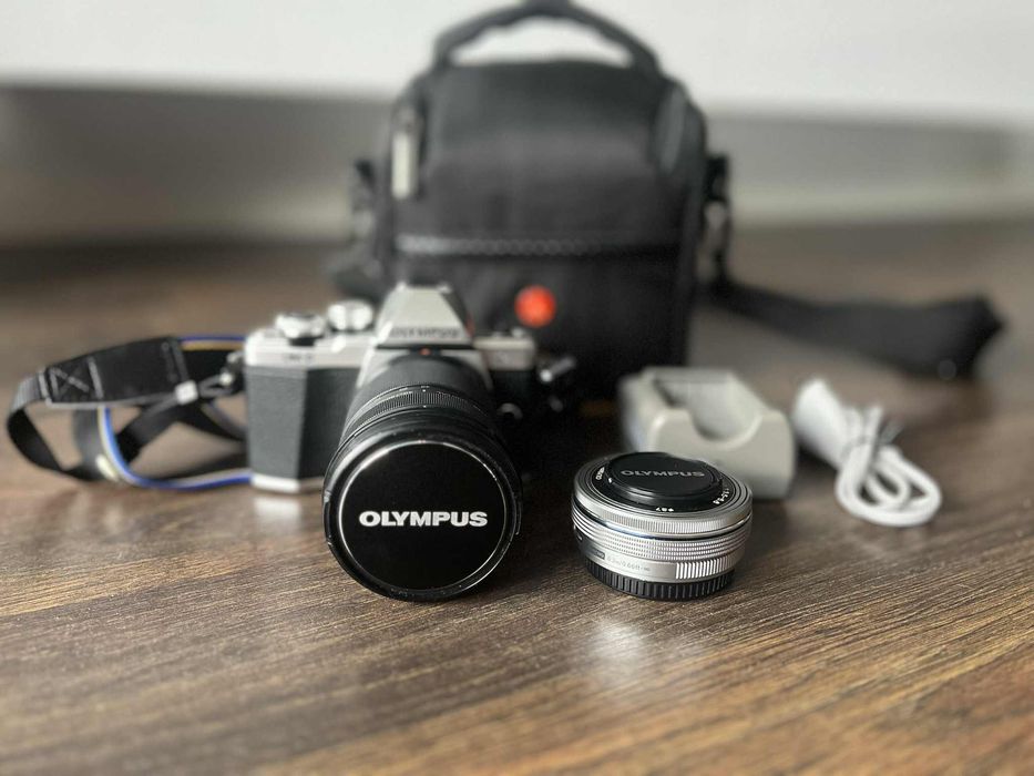 Olympus OM-D E-M10 Mark II + 15-42mm + 40-150mm + akcesoria
