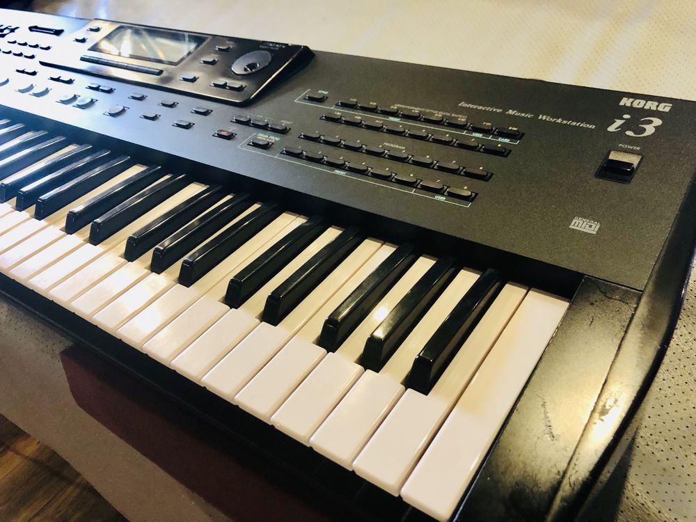 Korg i3 - Workstation - anos 90